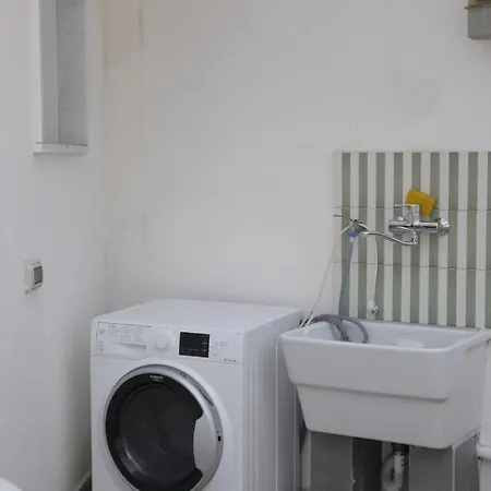 Ross House Apartment *